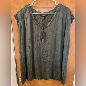Cable & Gauge deep green lace trim V-neck tee top 2X NWT